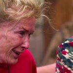 Beverley Callard começou a chorar ao ser forçada a deixar I'm A Celebrity South Africa em choque após adoecer no acampamento no episódio de quinta à noite