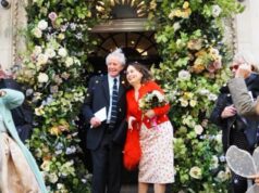 A colunista do Mail on Sunday e ex-editora da Vogue Alexandra Shulman, 68, se casa com seu parceiro David, 78, no Chelsea Register Office após 20 anos de relacionamento A colunista do Mail on Sunday e ex-editora da Vogue Alexandra Shulman revelou que se casou com seu parceiro David no Chelsea Register Office depois de mais de 20 anos juntos