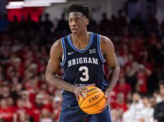 A conversa que sustenta a decisão do Draft da NBA de 2026 da estrela da BYU, AJ Dybantsa O jogador da BYU, Fousseyni Traore, parecendo surpreso durante a primeira rodada do torneio Big 12 de 2026.