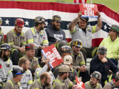 A dispendiosa obsessão por carvão de Trump está matando o meio ambiente Desenho animado de Pedro Molina