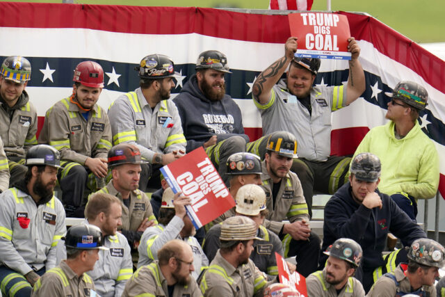A dispendiosa obsessão por carvão de Trump está matando o Desenho animado de Pedro Molina