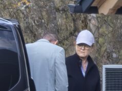 A duquesa em fuga Sarah Ferguson está ‘ligando desesperadamente para amigos ricos’ pedindo um lugar para ficar depois que seu esconderijo na clínica austríaca foi exposto Sarah Ferguson fotografada na clínica de bem-estar caríssima na Áustria, onde ela está escondida. A ex-duquesa de York não era vista em público há sete meses