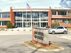 A escola pública de Nashville dispensa estudantes muçulmanos para momentos de oração diários durante o Ramadã e oferece espaços sem comida para estudantes em jejum A escola pública de Nashville dispensa estudantes muçulmanos para momentos de oração diários durante o Ramadã e oferece espaços sem comida para estudantes em jejum