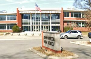 A escola pública de Nashville dispensa estudantes muçulmanos para momentos de oração diários durante o Ramadã e oferece espaços sem comida para estudantes em jejum A escola pública de Nashville dispensa estudantes muçulmanos para momentos de oração diários durante o Ramadã e oferece espaços sem comida para estudantes em jejum