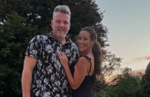 A esposa de Pat McAfee agradece ao Jelly Roll por bater o marido na mesa A esposa de Pat McAfees agradece ao Jelly Roll por bater o marido na mesa
