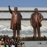 A estátua de ouro de Donald Trump desperta comparações de Kim Il Sung dos críticos