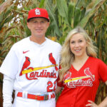 A estrela da voz de 'Star Wars' Ashley Eckstein e o marido MVP da World Series David Eckstein lançam romance e memórias complementares: veja as capas (EXCLUSIVO)