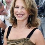 A estrela de Downton Abbey, Nathalie Baye, morreu aos 77 anos após um diagnóstico de demência, foi anunciado no sábado (foto em 2006)