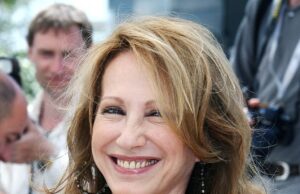 A estrela de Downton Abbey, Nathalie Baye, morre aos 77 anos após um diagnóstico de demência A estrela de Downton Abbey, Nathalie Baye, morreu aos 77 anos após um diagnóstico de demência, foi anunciado no sábado (foto em 2006)