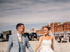 A estrela de Emmerdale, Kelsey-Beth Crossley, se casa com o namorado Matt em um minivestido branco antes de comemorar no fliperama durante seu casamento em Blackpool A estrela de Emmerdale, Kelsey-Beth Crossley, revelou que se casou com seu namorado Matt Blinkhorn em uma cerimônia realizada em Blackpool no fim de semana