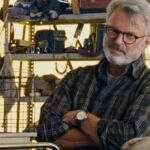 A estrela de 'Jurassic Park' Sam Neill diz que agora está livre do câncer depois que a quimioterapia parou de funcionar: 'Parecia que eu estava de saída'
