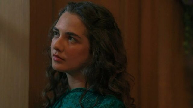 Chase Infiniti como Agnes em 