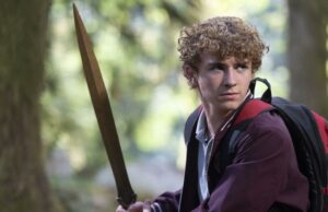A estrela de ‘Percy Jackson’, Walker Scobell, está pulando a balsa, então chega de ameaças de morte A estrela de 'Percy Jackson', Walker Scobell, está pulando a balsa, então chega de ameaças de morte