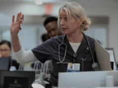 A estrela de ‘The Pitt’, Katherine LaNasa, sobre o plano sabático ‘aterrorizante’ de Robby: perdê-lo ‘seria como perder um cônjuge’ A estrela de 'The Pitt', Katherine LaNasa, sobre o plano sabático 'aterrorizante' de Robby: perdê-lo 'seria como perder um cônjuge'