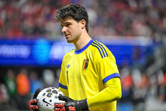 A estrela do Man Utd, Senne Lammens, ainda acha que A estrela do Man Utd, Senne Lammens, ainda acha que há uma escolha clara para o 'melhor goleiro do mundo'