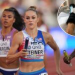 Abby Steiner C, da equipe dos EUA, corre durante a final do revezamento 4x400m feminino no Campeonato Mundial de Atletismo Oregon22 em Eugene, Oregon, Estados Unidos, 24 de julho de 2022