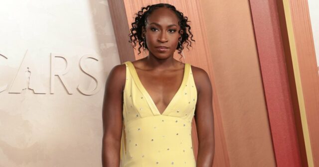 A estrela do tênis Coco Gauff aborda críticas ao cabelo natural em sessão de fotos
