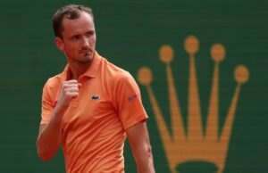 A estrela do tênis Daniil Medvedev destrói a raquete em meio a um colapso selvagem no meio da partida GettyImages-2231918038 Daniil Medvedev 2025 Aberto dos EUA