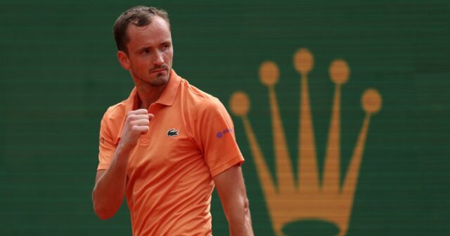 A estrela do tênis Daniil Medvedev destrói a raquete em GettyImages-2231918038 Daniil Medvedev 2025 Aberto dos EUA