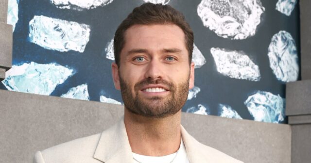 A ex-Dakota Mortensen de Taylor Frankie Paul está sendo cortada Uma foto de Dakota Mortensen e Taylor Frankie Paul compartilhada anteriormente em sua página do Instagram.