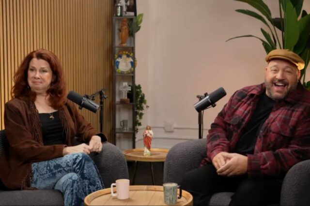 A ex-estrela do SNL revela por que a fé católica está mais quente do que nunca nesta Páscoa – enquanto ela se lembra de ter ido à missa com Chris Farley
