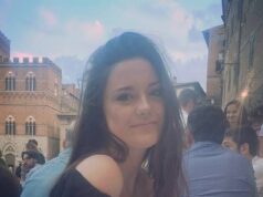 A executiva de uísque cuja bolsa de grife contendo um ovo Fabergé de £ 2 milhões foi roubada de um pub do Soho está “muito chateada” com o roubo, diz sua mãe Rosie Dawson (foto), cuja bolsa de grife contendo um ovo Fabergé de £ 2 milhões foi roubada do lado de fora de um pub em Londres, ficou 'muito chateada' com o roubo