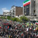 Os iranianos participaram da cerimônia em memória do 40º dia do ex-líder do Irã, o aiatolá Ali Khamenei, em Teerã, na quinta-feira.