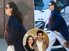 A grávida Aubrey Plaza mostra sua barriga em novas fotos A grávida Aubrey Plaza mostra sua barriga em novas fotos