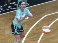 A guarda australiana Anneli Maley levando uma chance no campo de treinamento do Liberty Anneli Maley consegue um passe durante o campo de treinamento do Liberty em 21 de abril de 2026 no Barclays Center.