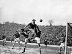 A história da estreia de Sir Bobby Charlton no Man Utd em 1956, o primeiro passo para se tornar uma lenda do clube A história da estreia de Sir Bobby Charlton no Man Utd em 1956, o primeiro passo para se tornar uma lenda do clube