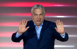 A impressionante derrota eleitoral do ditador amigo do MAGA envia uma mensagem forte a Trump O primeiro-ministro húngaro, Viktor Orban (à esquerda), aperta a mão do presidente dos EUA, Donald Trump, durante a Cúpula da Paz em Sharm El Sheikh, no Egito. Data da foto: segunda-feira, 13 de outubro de 2025. 81990874 (Associação de Imprensa via AP Images)