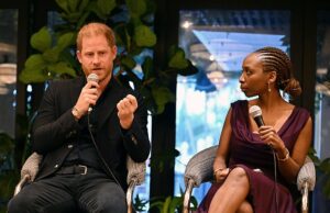 A instituição de caridade Sentebale do príncipe Harry, que ele co-fundou em homenagem à sua mãe, a princesa Diana, está processando-o por difamação no Tribunal Superior Príncipe Harry fala em evento com Sophie Chandauka nos momentos mais felizes