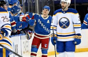 A jogada escaldante de Adam Fox só traz mais perguntas sobre os Rangers O defensor do Rangers, Adam Fox (23), patina com o disco.