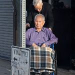 A lenda de Star Trek, George Takei, comemorou seu 89º aniversário na churrascaria de Hollywood Kali Restaurant na segunda-feira com seu marido de 17 anos, Brad Altman Takei