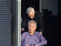 A lenda de Star Trek, George Takei, parece frágil ao comemorar seu 89º aniversário com o marido Brad em Los Angeles A lenda de Star Trek, George Takei, comemorou seu 89º aniversário na churrascaria de Hollywood Kali Restaurant na segunda-feira com seu marido de 17 anos, Brad Altman Takei