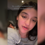 A mãe não consegue lidar com a razão pela qual a criança continua errando o nome do novo irmão