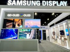 A mais recente tecnologia de exibição da Samsung será lançada no Pixel 11 Motorola Razr+ 2024 ao lado do Samsung Galaxy S24+ com o logotipo AP Best no meio em um fundo verde.