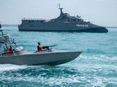 A marinha do Irã está longe de terminar no Estreito de Ormuz e os EUA sabem disso Os barcos do Irão são muitas vezes demasiado pequenos para aparecerem em imagens de satélite e estão atracados ao longo de cais dentro de cavernas profundas escavadas na costa rochosa, prontos para serem utilizados em poucos minutos.