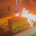 Quatro ambulâncias do Hatzola, um serviço de ambulância liderado por voluntários que opera na área de Golders Green, no noroeste de Londres, foram incendiadas (foto) na madrugada de 23 de março.