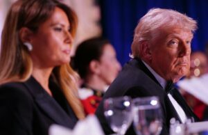 A primeira-dama Melania Trump critica a ABC, diz que Jimmy Kimmel ‘aprofunda a doença política’ A primeira-dama Melania Trump critica a ABC, diz que Jimmy Kimmel 'aprofunda a doença política'