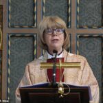 O Arcebispo de Canterbury pediu orações para “acabar com a violência e a destruição no Oriente Médio” durante um serviço religioso no Domingo de Páscoa