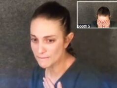 A professora casada de NJ, Ashley Fisler, acusada de estuprar uma estudante, chora depois de perder o pedido de fiança Ashley Fisler cobrindo o rosto com as mãos durante uma audiência de fiança.