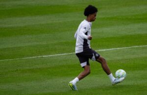 A rápida trajetória do garoto-prodígio do Man Utd deve continuar, pois seu conjunto único de habilidades o torna perfeito para Carrick A rápida trajetória do garoto-prodígio do Man Utd deve continuar, pois seu conjunto único de habilidades o torna perfeito para Carrick