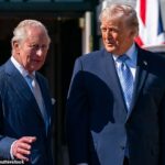 O Daily Mail revelou na segunda-feira que o presidente é parente do rei através de seu ancestral comum, o terceiro conde de Lennox, bisneto do rei Jaime II da Escócia.