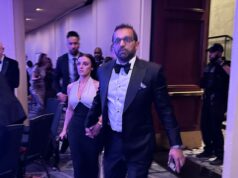 A reação impressionante de Kash Patel quando o atirador abriu fogo no jantar dos correspondentes na Casa Branca O diretor do FBI Kash Patel e sua namorada, Alexis Wilkins, saem do jantar dos correspondentes na Casa Branca depois que um atirador abriu fogo