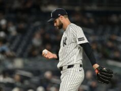 A recuperação tardia dos Yankees fica aquém depois que o bullpen implode na derrota para o Marlins A recuperação tardia dos Yankees fica aquém depois que o bullpen implode na derrota para o Marlins