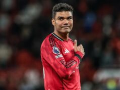 A resposta desafiadora de Michael Carrick ao apelo de Casemiro de Stretford End A resposta desafiadora de Michael Carrick ao apelo de Casemiro de Stretford End