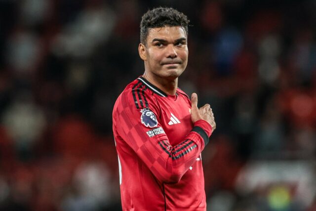 A resposta desafiadora de Michael Carrick ao apelo de Casemiro de Stretford End
