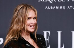 A supermodelo Elle Macpherson aparece em campanha de roupas íntimas aos 62 anos A supermodelo Elle Macpherson aparece em campanha de roupas íntimas aos 62 anos