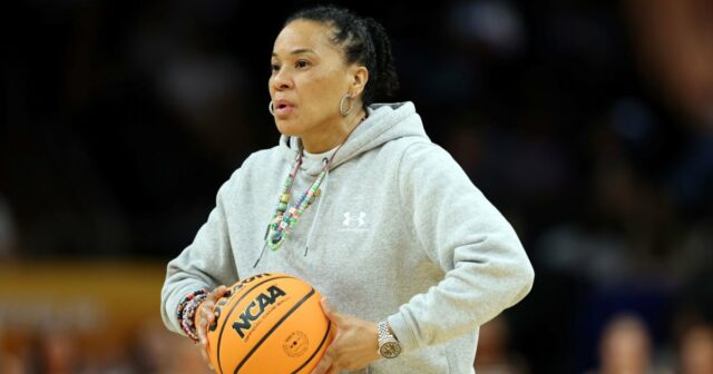 GettyImages-2269724786 Geno e Dawn Staley